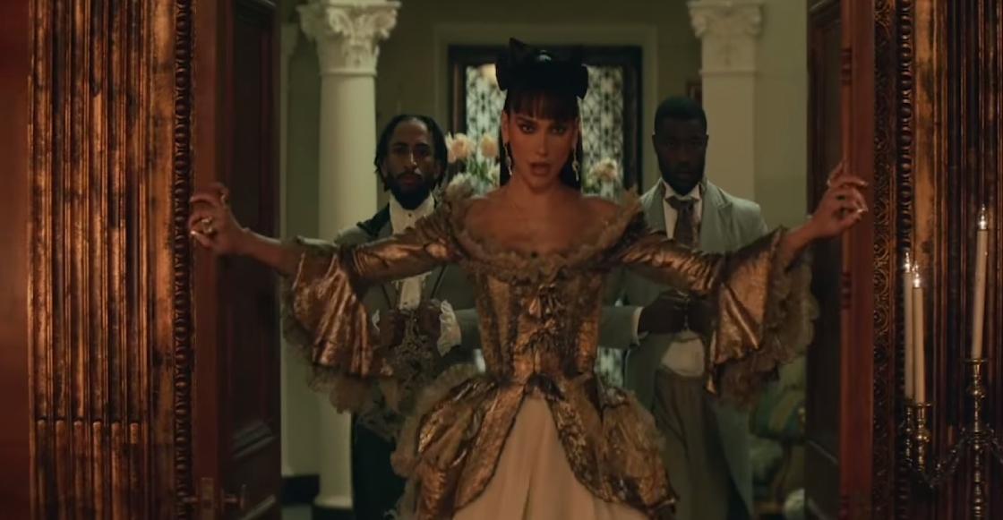 Dua Lipa organiza una lujosa cena y homenajea a Pop Smoke en "Demeanor"