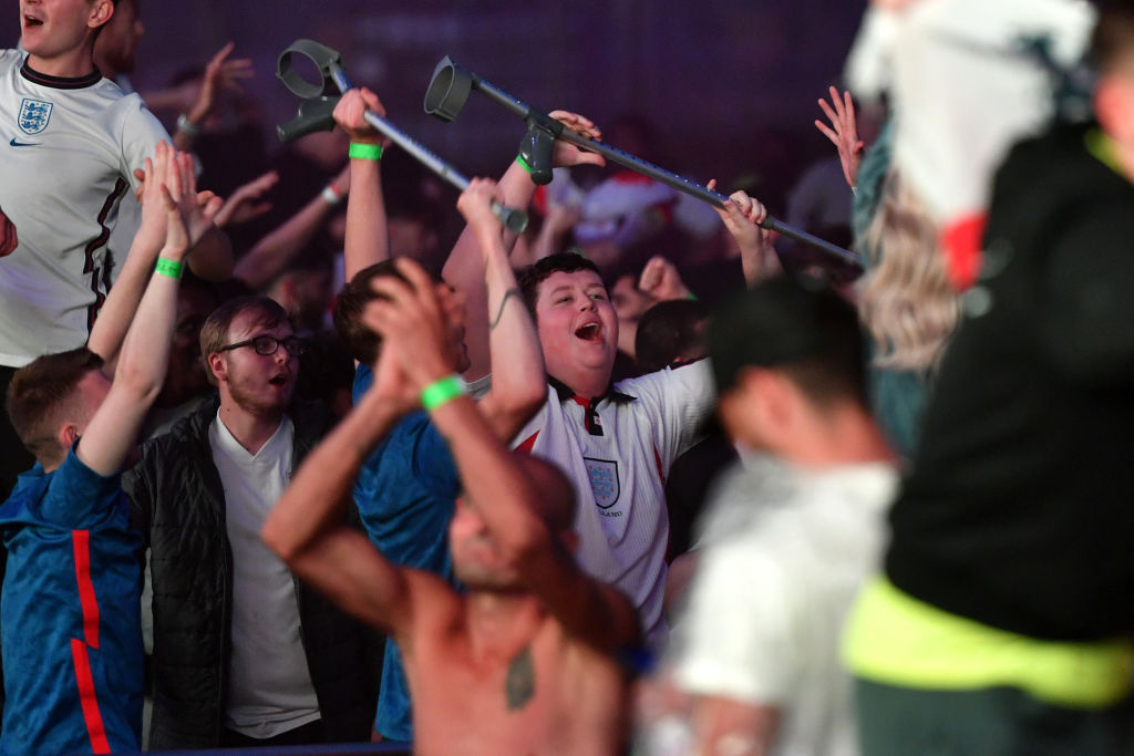 En imágenes y videos: Los eufóricos festejos en Inglaterra tras el pase a la final de la Eurocopa