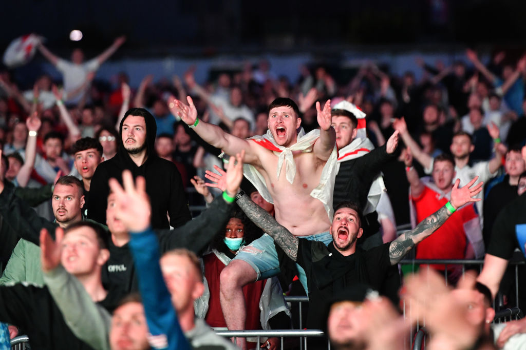 En imágenes y videos: Los eufóricos festejos en Inglaterra tras el pase a la final de la Eurocopa