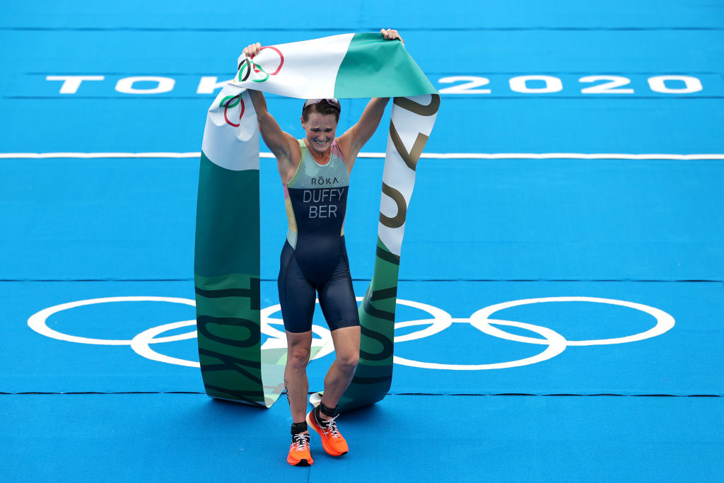 Flora Duffy consiguió la primera medalla olímpica de oro en la historia de Bermudas