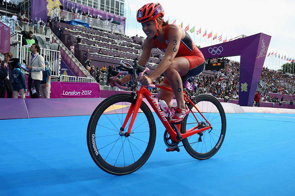 Flora Duffy consiguió la primera medalla olímpica de oro en la historia de Bermudas