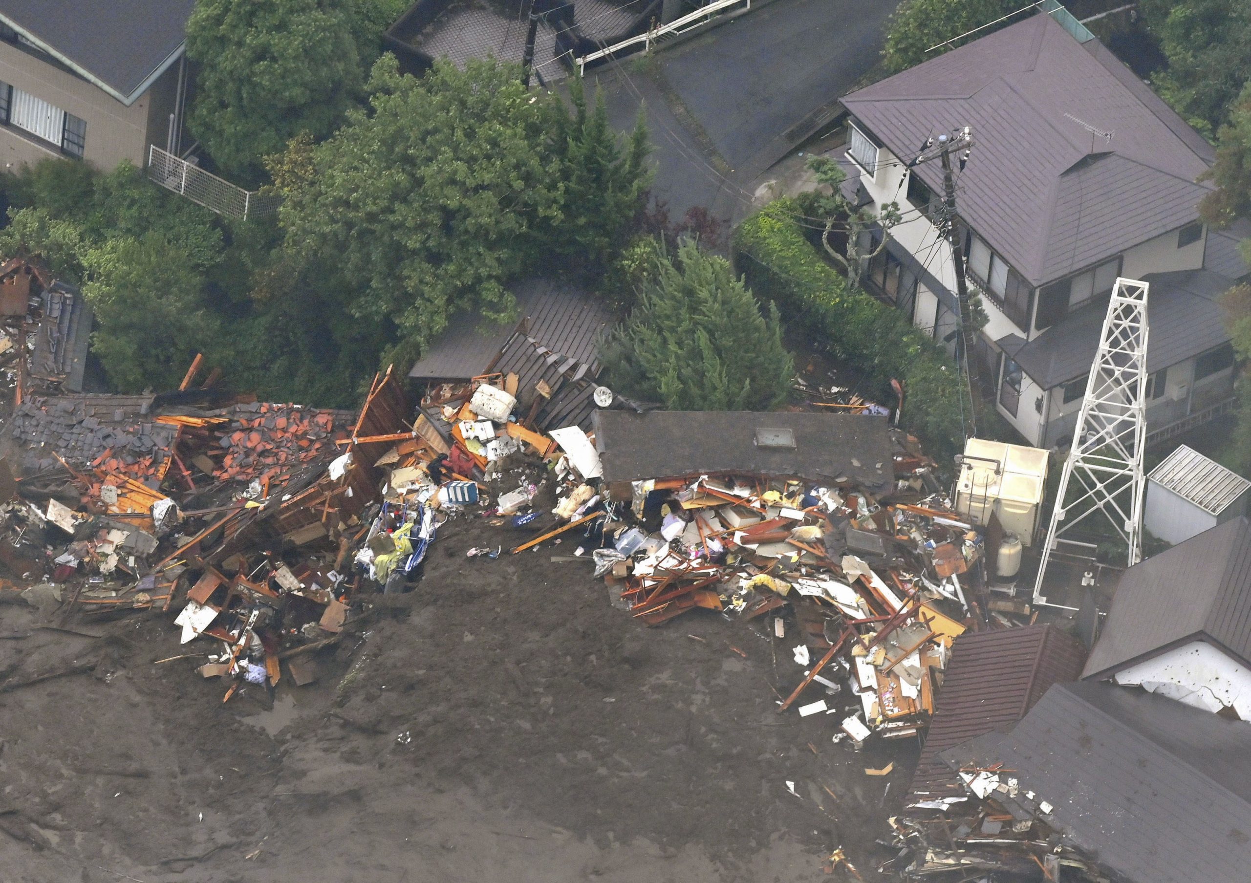 Reportan 20 desaparecidos y dos personas muertas tras deslave en Japón