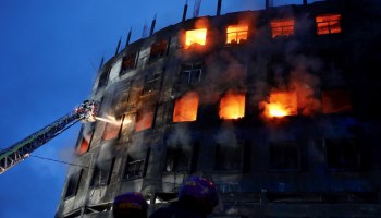 incendio-fabrica-bangladesh-53-muertos