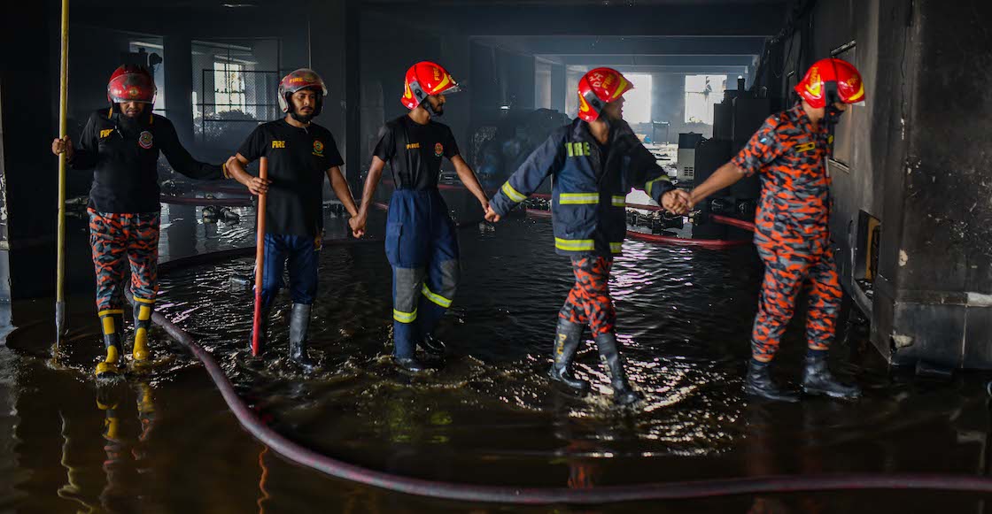 incendio-fabrica-bangladesh-bomberos