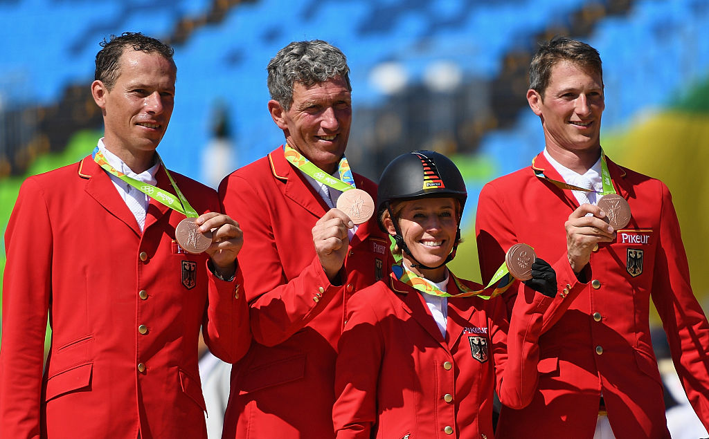 Kent Farrington y el equipo de salto ecuestre que ganó la medalla de plata en Río 2016