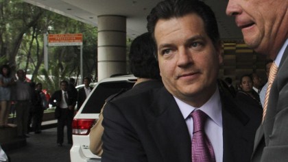 MÉXICO, D.F., 25MAYO2012.- Enrique Peña Nieto, candidato a la presidencia por el PRI, a su salida de la comida con miembros de la revista Lideres Mexicanos.