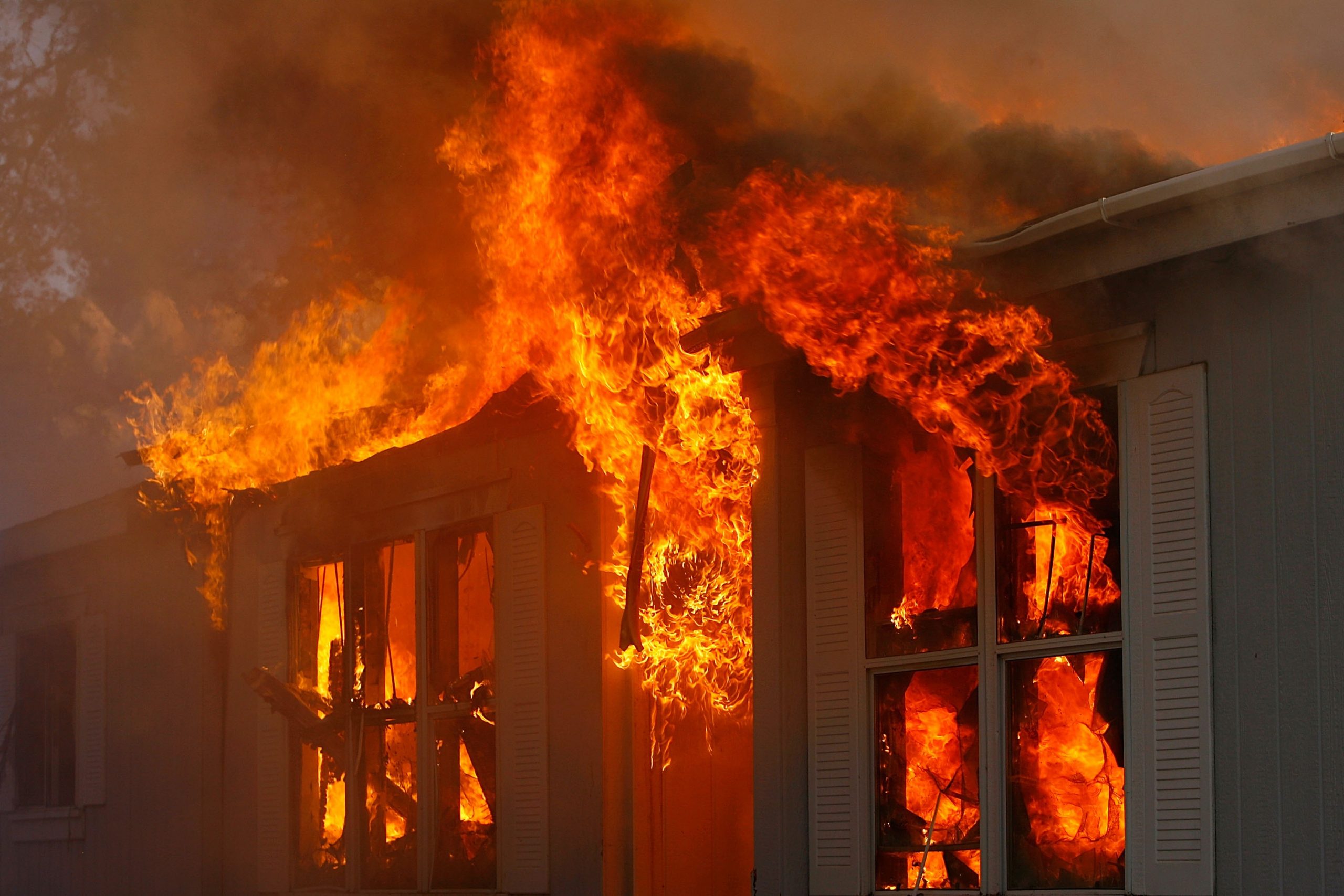 OLV: Mujer incendia su casa porque nadie le ayudaba con el quehacer