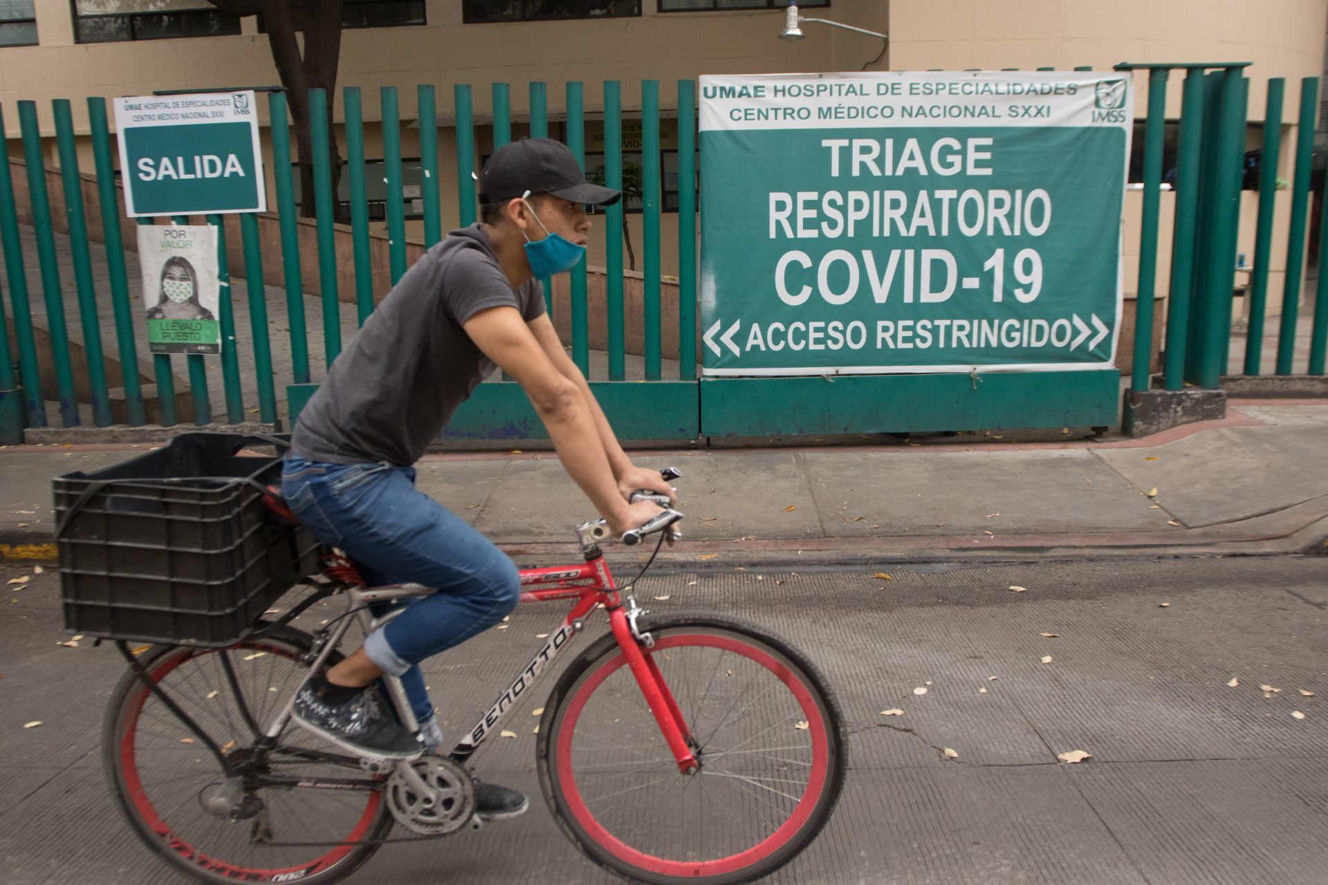 Un paciente con COVID murió tras lanzarse del segundo piso en el IMSS de Tlatelolco