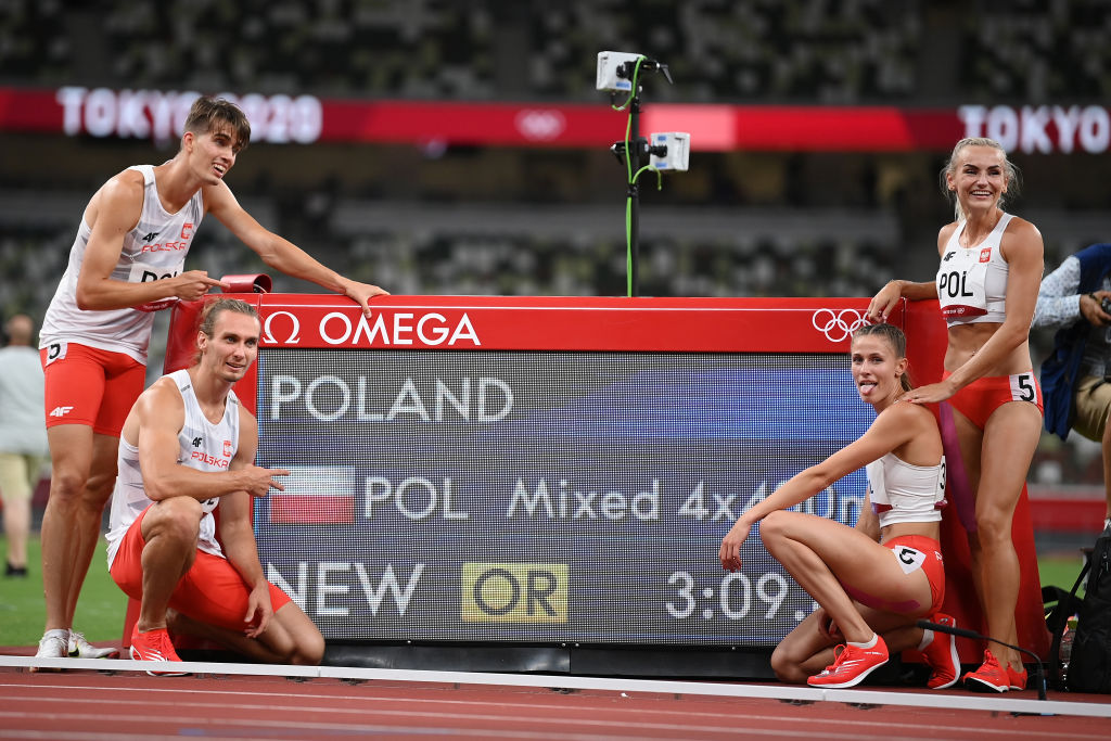 Polonia y Gran Bretaña: Ellos son los primeros campeones olímpicos en pruebas mixtas de atletismo y natación