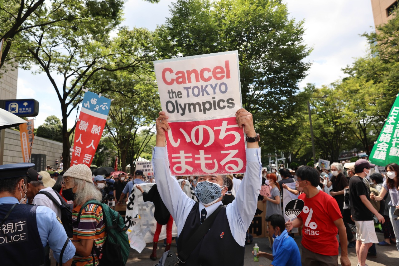 En imágenes: Las protestas en las calles de Tokio durante la inauguración de los Juegos Olímpicos