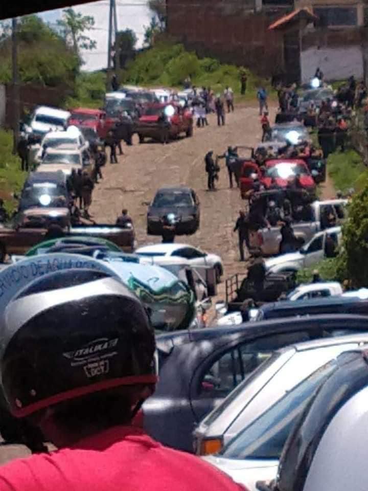 Reportan caravana de hombres armados recorriendo las calles de Pátzcuaro