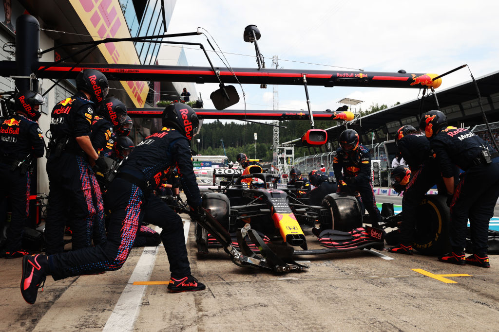Otra paliza de Verstappen a Mercedes, pero Red Bull pierde terreno con Checo Pérez en el GP de Austria