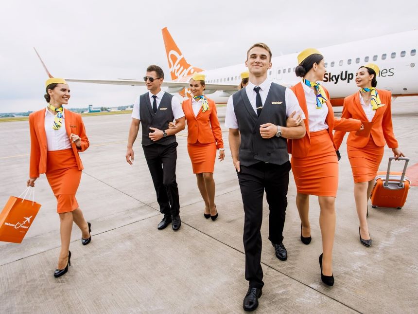 ¡Adiós faldas y tacones! Esta aerolínea ucraniana impulsa la igualad entre su tripulación
