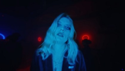 Wolf Alice le pone misterio y un extraño baile en la oscuridad al video de "Feeling Myself"