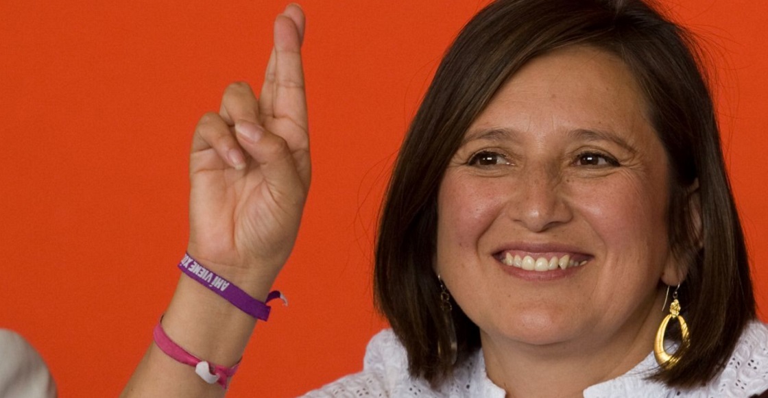 PACHUCA, HIDALGO 05JULIO2010.- Xóchilt Gálvez, candidata a la gobernatura por la coalición “Hidalgo Nos Une” acompañada de Arturo Aparicio, dirigente estatal del PT y de Jesús Zambrano, Diputado del PRD, dio a conocer que impugnara los resultados de la elección.