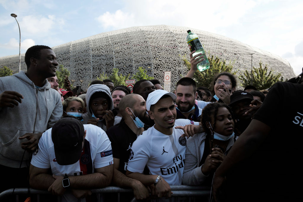Afición del PSG durante la presentación de Messi