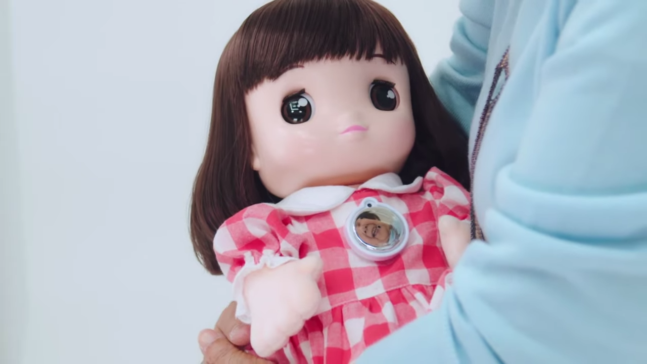Ami-chan: La muñeca con IA que hará compañía a los abuelitos en Japón