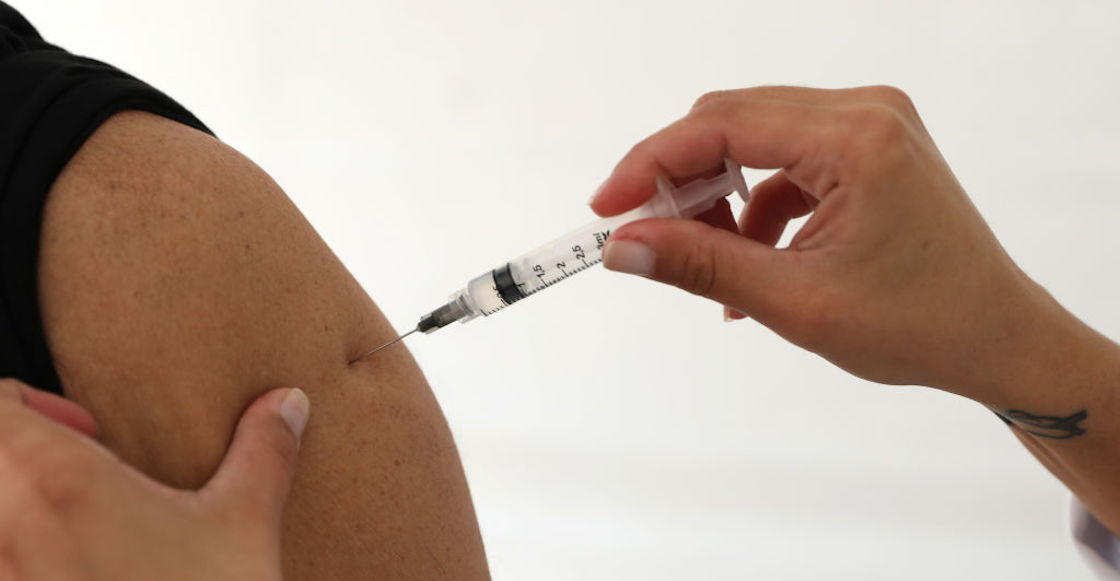 brasil-tercera-dosis-vacuna-mayores-70-años