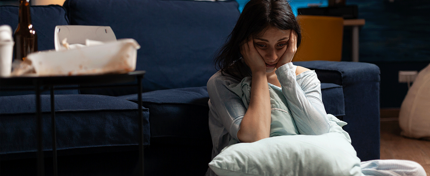 dolor-cabeza-mujer-joven