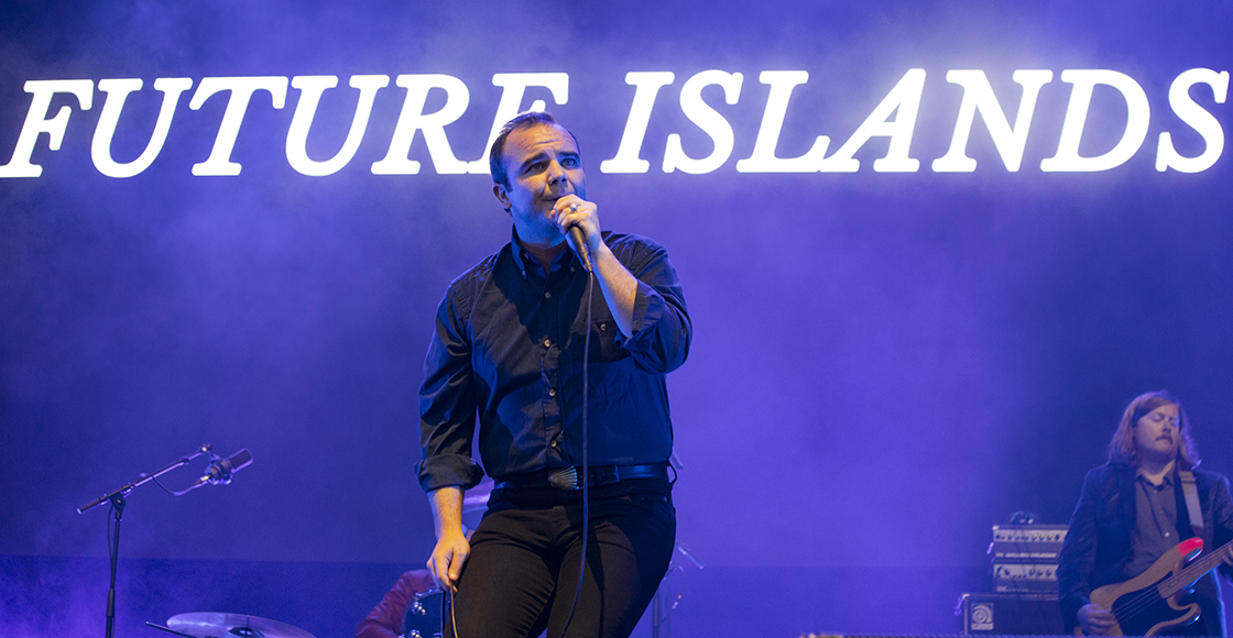 Future Islands reflexionan sobre la naturaleza de la vida en su nueva rola "Peach"