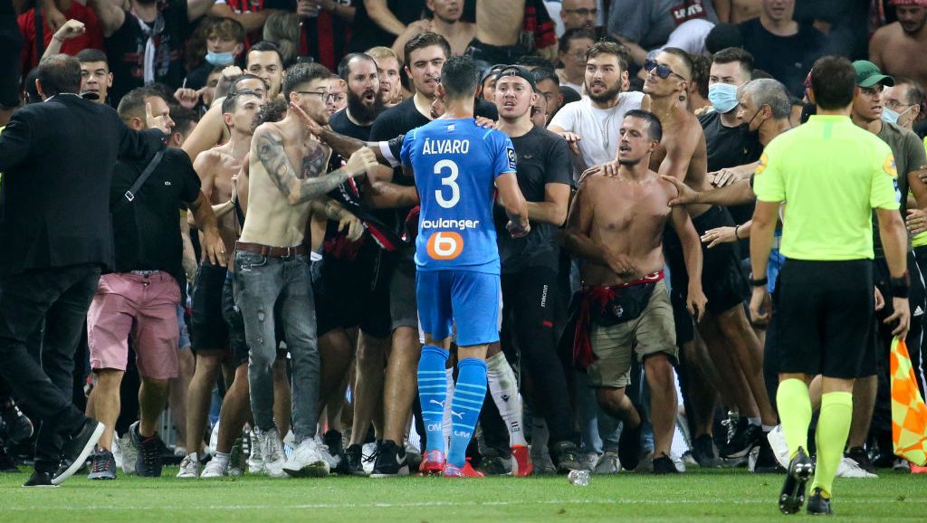 WTF!? Así fue la invasión de campo en el Niza vs Marsella tras agresión a Dimitri Payet