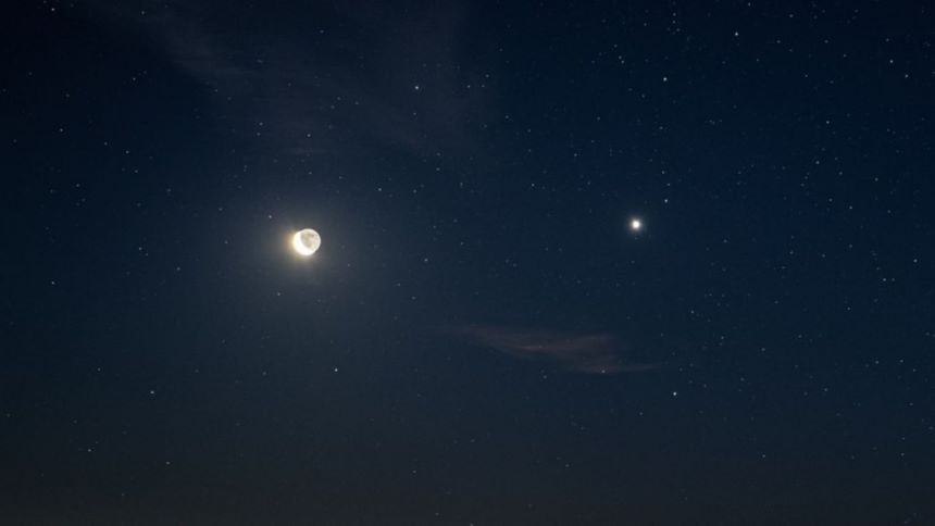 Esta noche la tierra se iluminará con Júpiter y Luna azul brillando en el firmamento