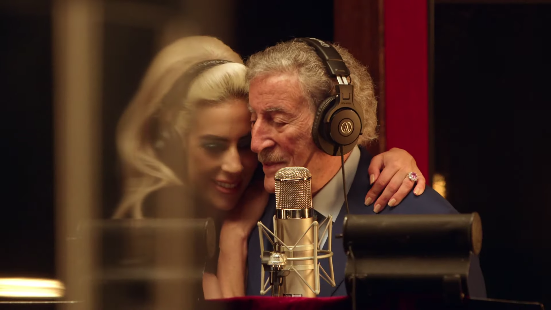 Lady Gaga y Tony Bennett comparten su emotiva colaboración con "I Get A Kick Out Of You"