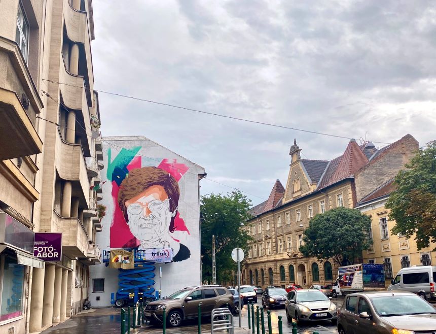 Con mural, Hungría rinde homenaje a Katalin Kariko, madre de la vacuna COVID-19