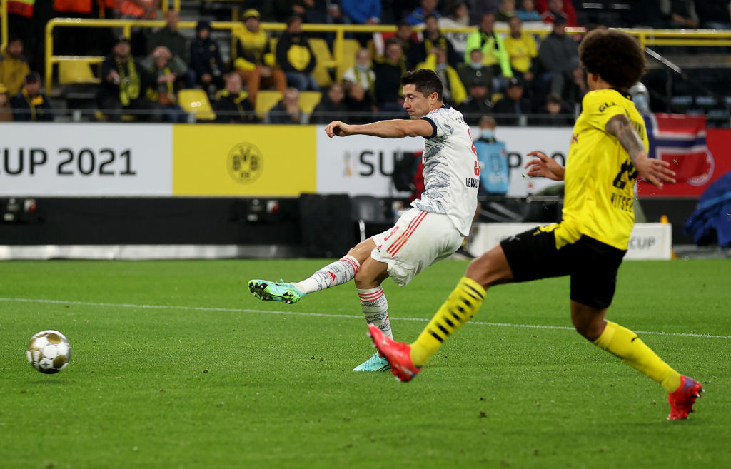 Robert Lewandowski con un gol en la Supercopa Alemana