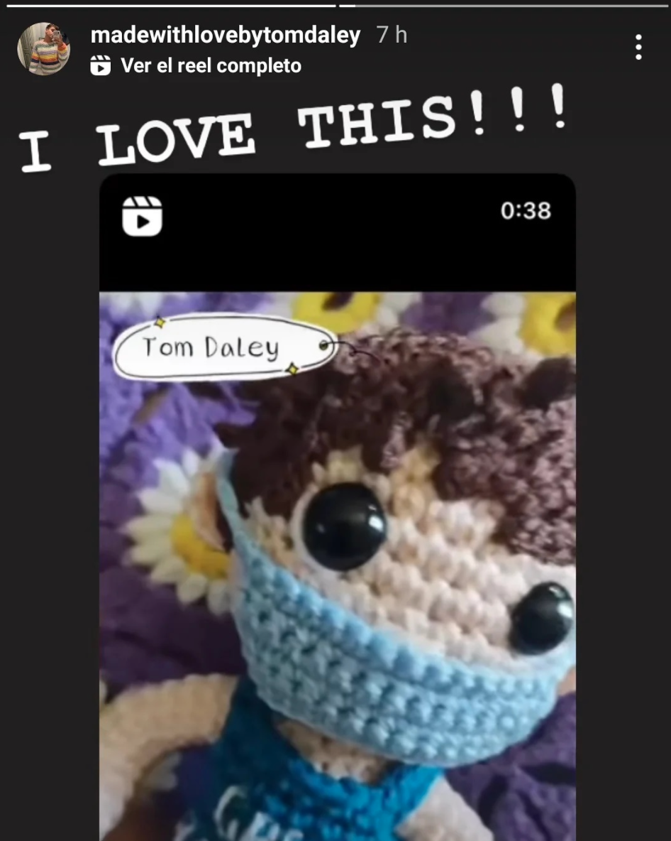 El muñeco de Tom Daley tejiendo hecho por una mexicana y del que todos hablan 