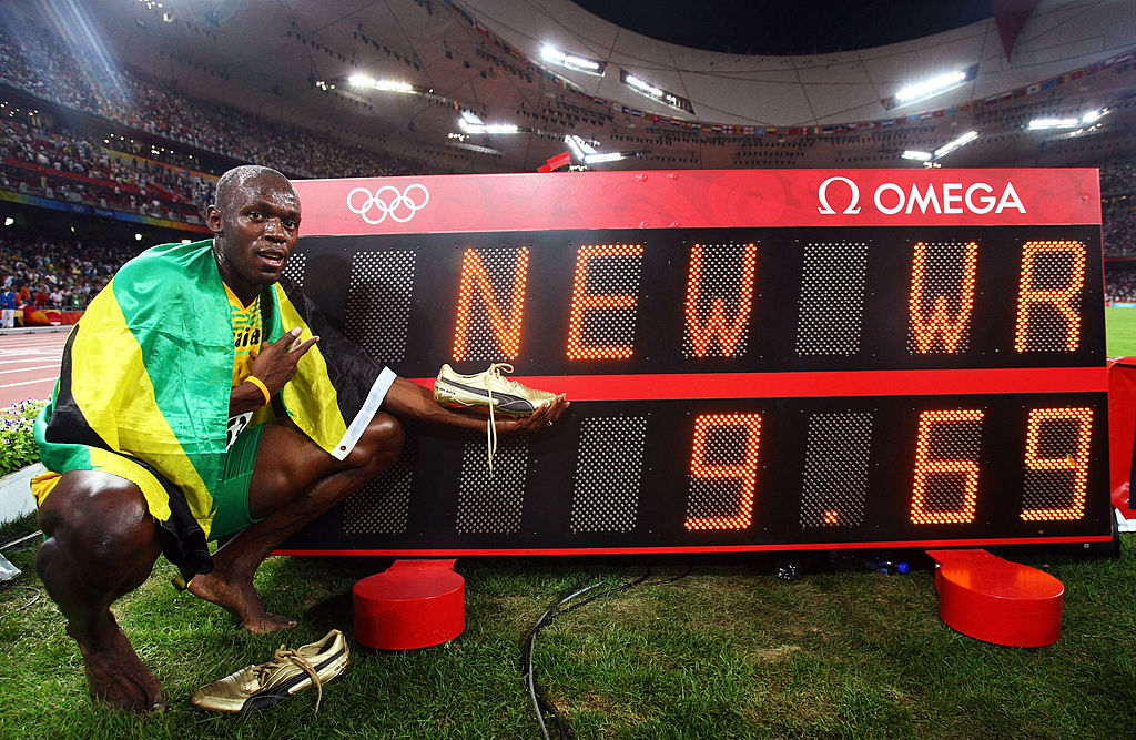 Usain Bolt rompe récord del mundo en Beijing 2008