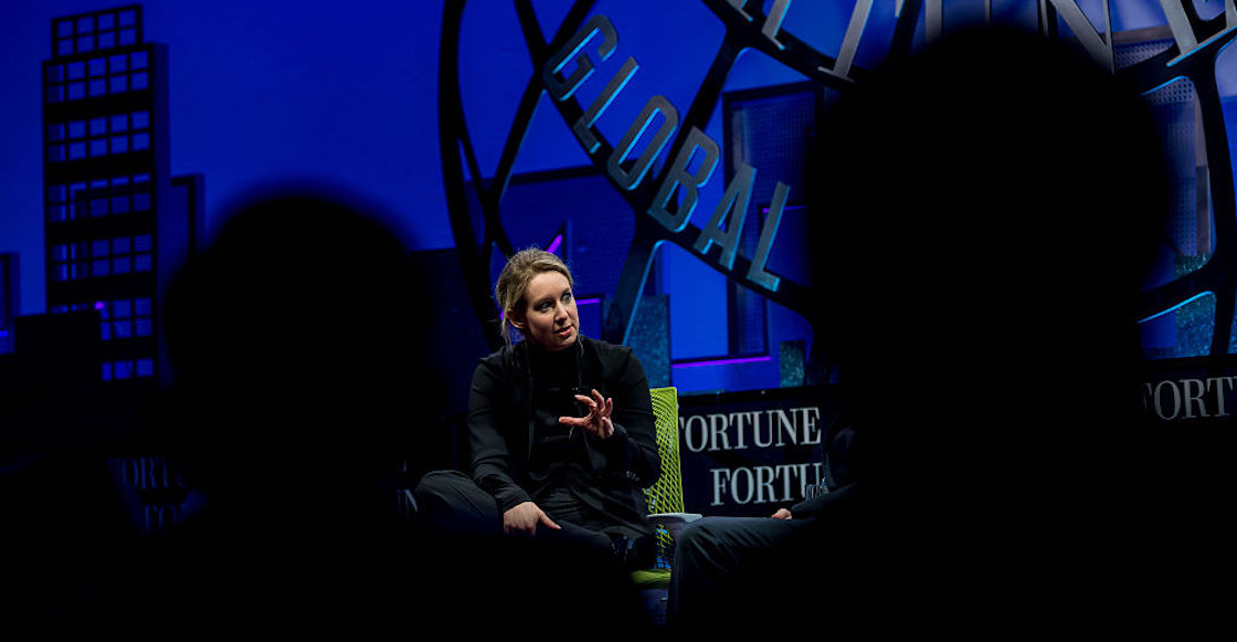 7-puntos-caso-elizabeth-holmes-theranos-fraude-quien-es-historia-sangre-carcel-juicio-04