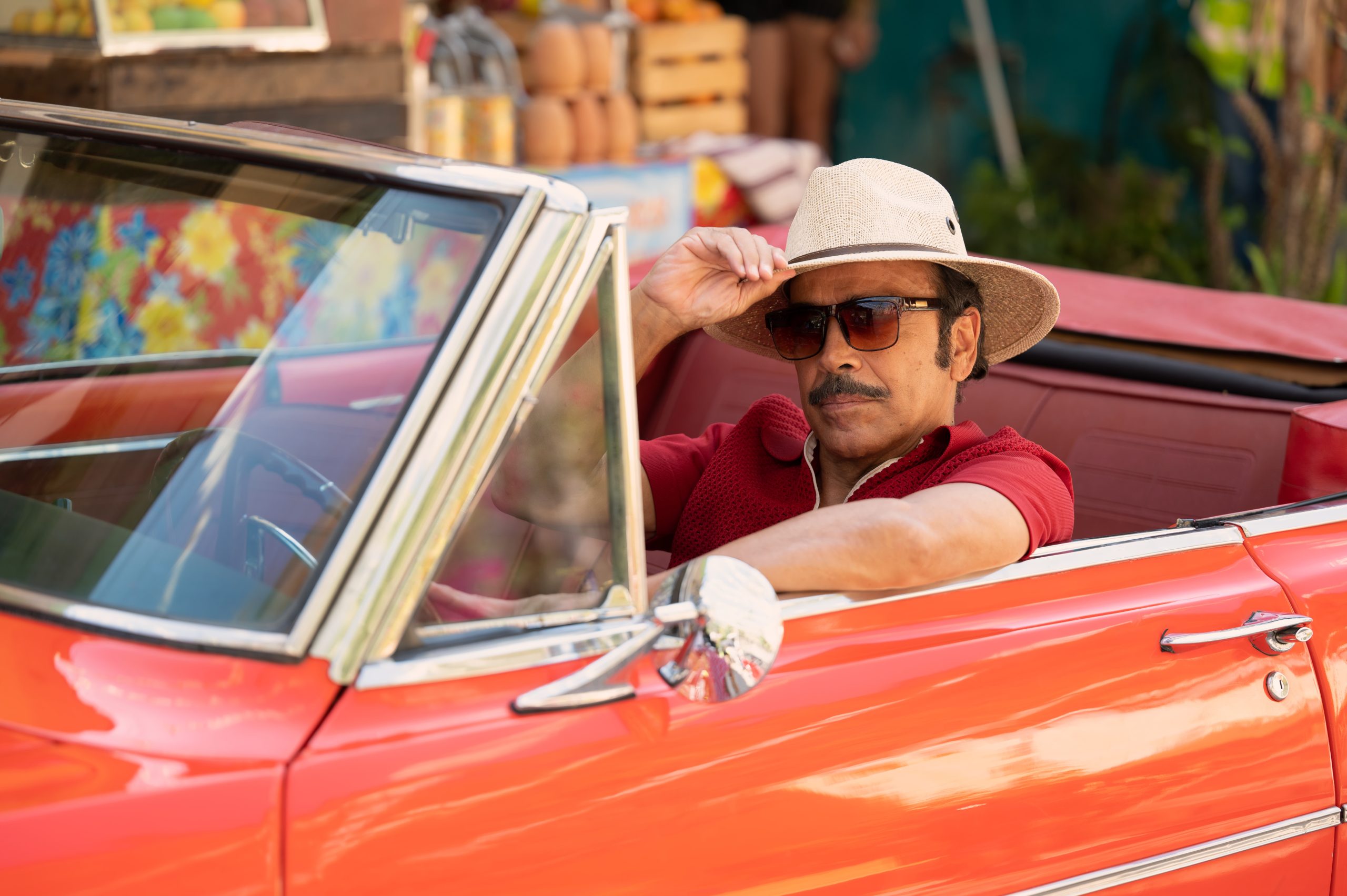 Apple TV+ revela la fecha de estreno y primeras imágenes de 'Acapulco' con Eugenio Derbez