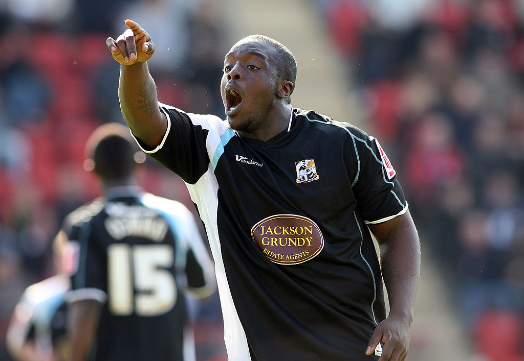 13 clubes, desempleo y el cariño de la gente: La increíble carrera profesional de Adebayo Akinfenwa