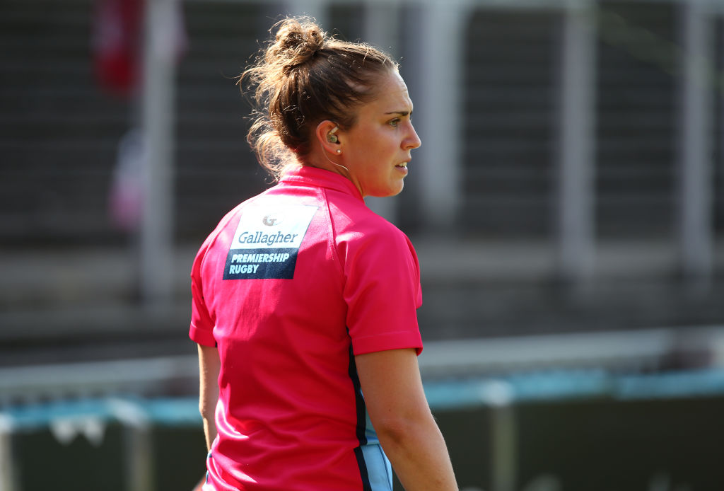 ¿Quién es Sara Cox, la primera árbitra que oficia un partido en la Premiership Rugby?