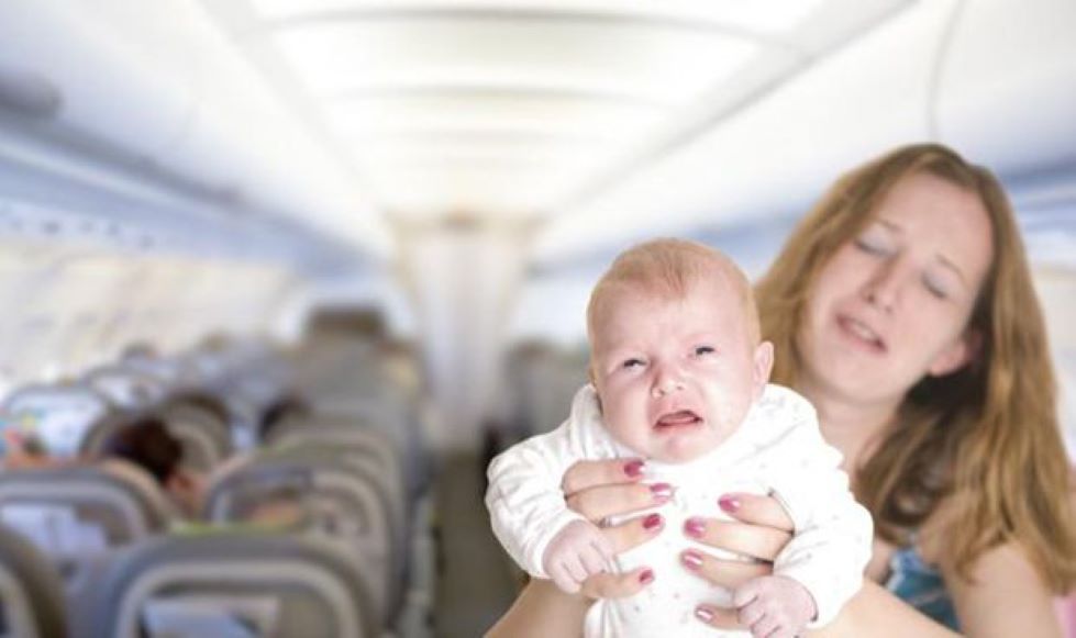 El novedoso sistema de una aerolínea para evitar sentarse cerca de niños en vuelos largos