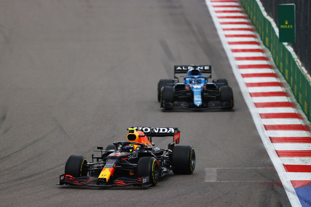 Frustración para Checo Pérez por los errores con Red Bull en Rusia: "La parada lenta en pits marcó diferencia"