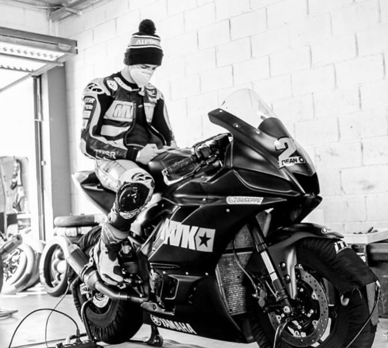 Fallece piloto de 15 años tras caer de su moto a tres vueltas del final