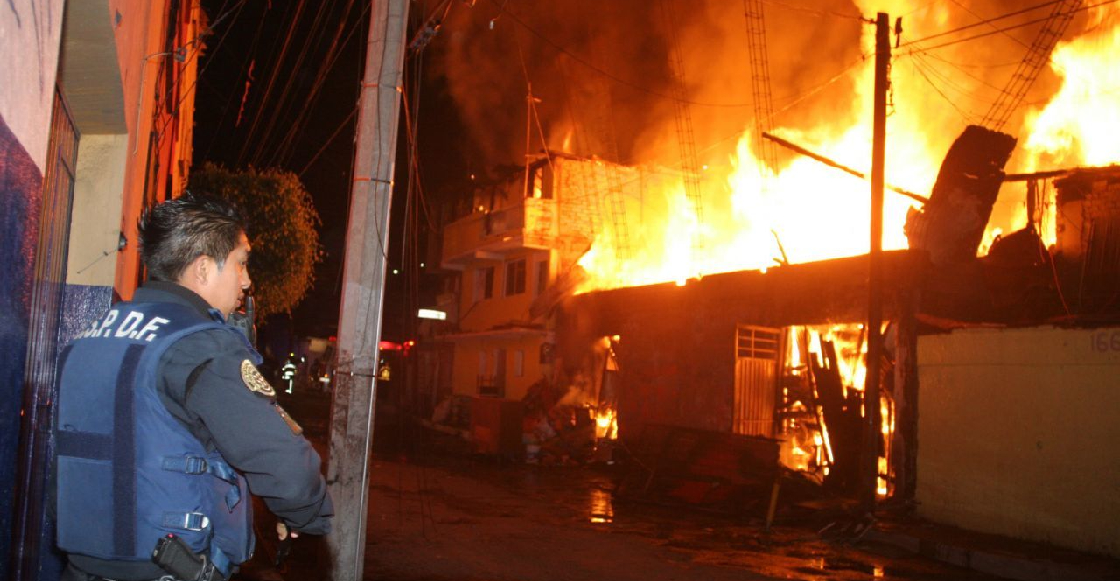 Y en Tampico: Dejan cargando un celular en la cama y provocan que se incendie la casa