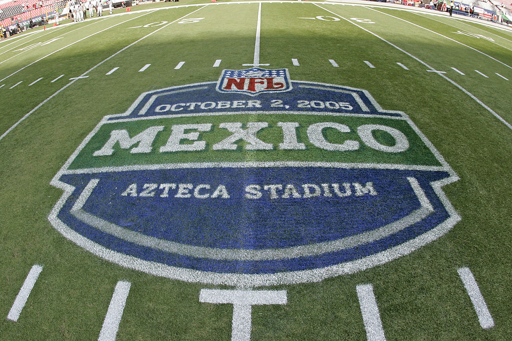 Logo de la NFL en el Estadio Azteca