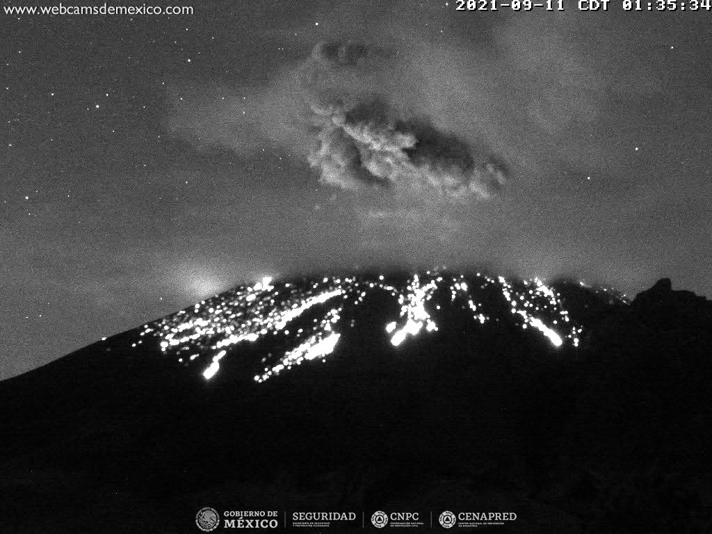 Se registra explosión en el cráter del Popocatépetl en plena madrugada