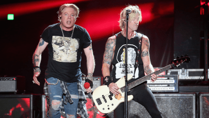 Guns N' Roses le pega duro a los guitarrazos en su nueva rola "Hard Skool"