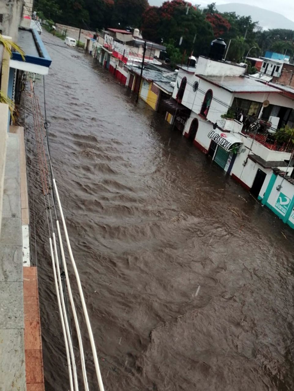 Inundaciones ahora en Morelos por desbordamiento del río Yautepec