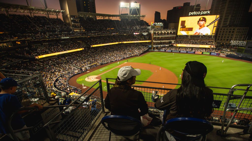 Investigan la muerte de una mujer y su bebé en Petco Park durante la serie entre Padres y Braves