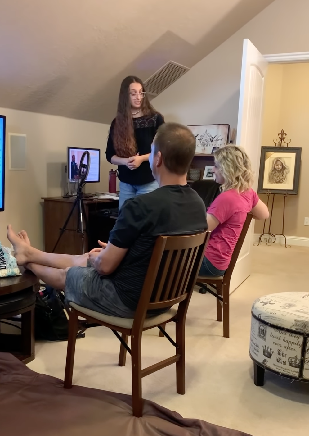 Mujer revela a sus papás que es stripper con una presentación de PowerPoint