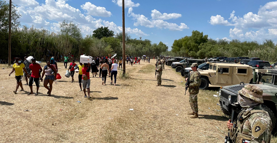 muro-carros-texas-migrantes