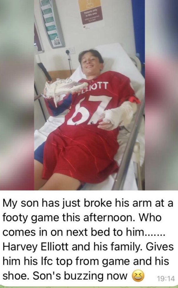 El noble gesto de Harvey Elliot con un aficionado en el hospital tras su aparatosa lesión en el Liverpool vs Leeds
