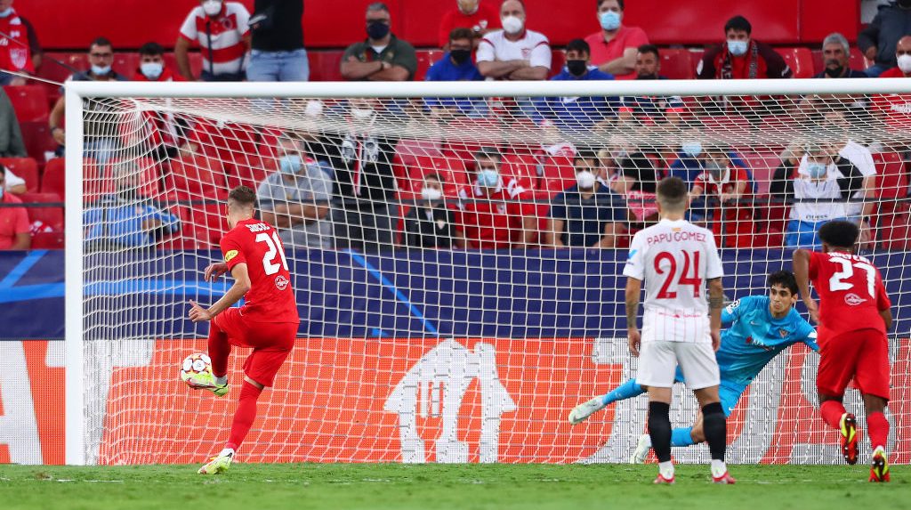 4 en 45 minutos: ¿Por qué los penales hicieron del Sevilla vs Salzburgo un partido histórico en la Champions League?