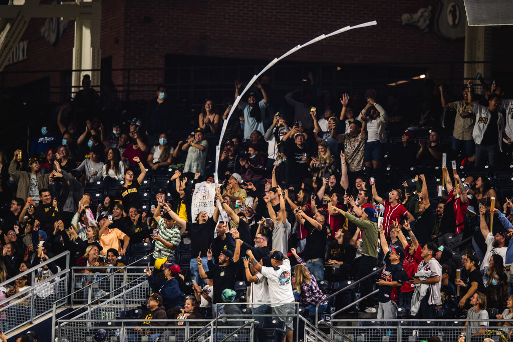 Investigan la muerte de una mujer y su bebé en Petco Park durante la serie entre Padres y Braves
