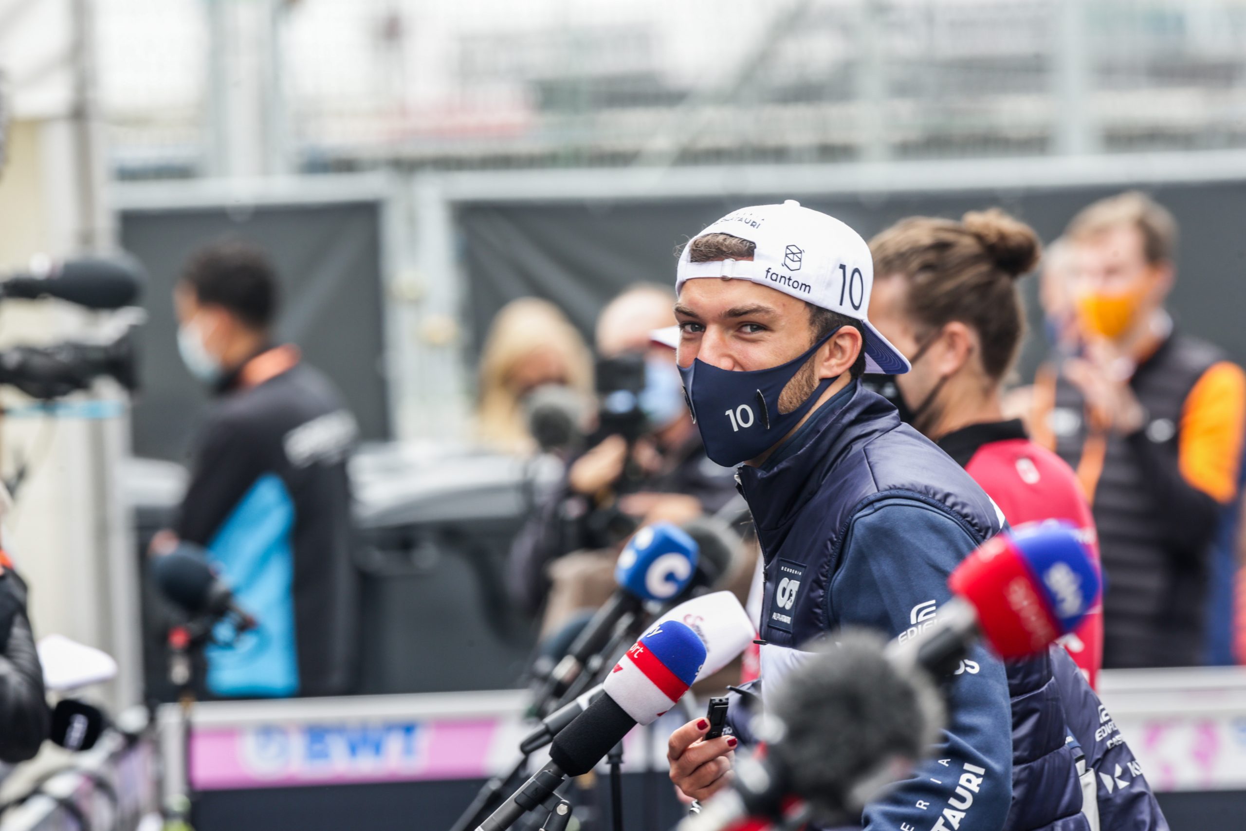 En Mercedes ven a Gasly como el nuevo "escudero" de Verstappen en lugar de Checo